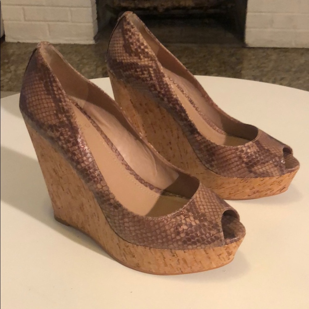 Vince Camuto Wedge Snake Print 8.5